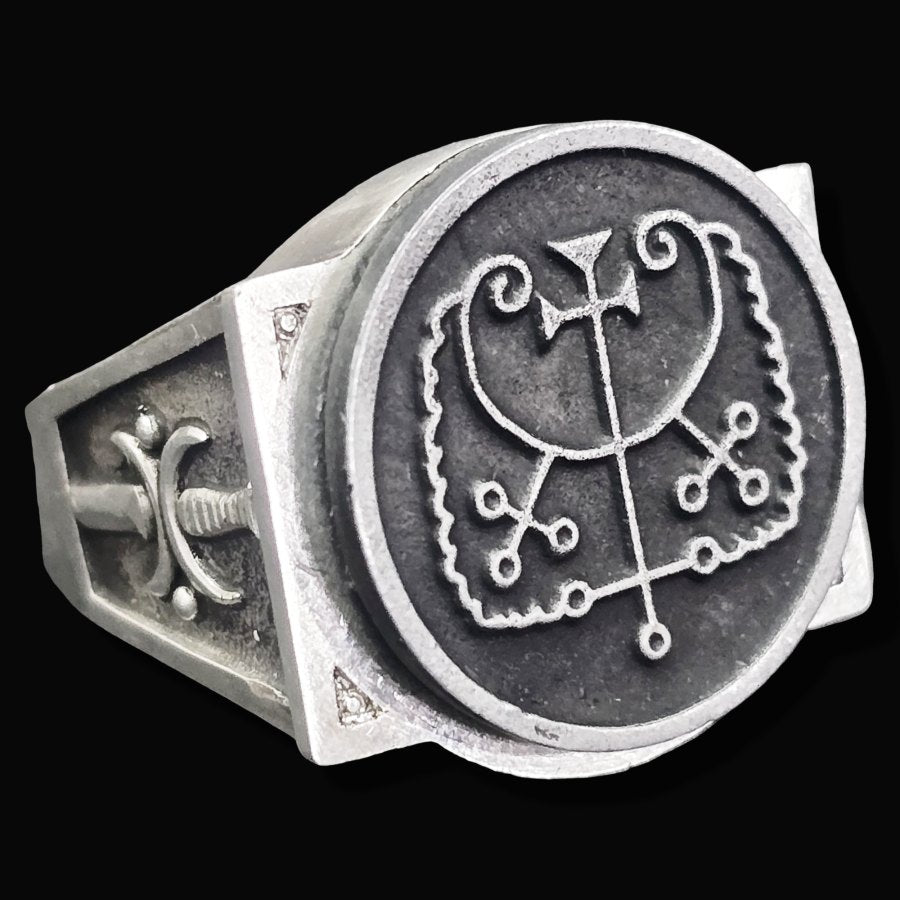 Demon Ring 64 DUKE HAURES 72 Demons Lesser Key of Solomon Goetia In Silver 2.2 cm x 1.8 cm 18 Gr Art 1842 - Bricks Masons