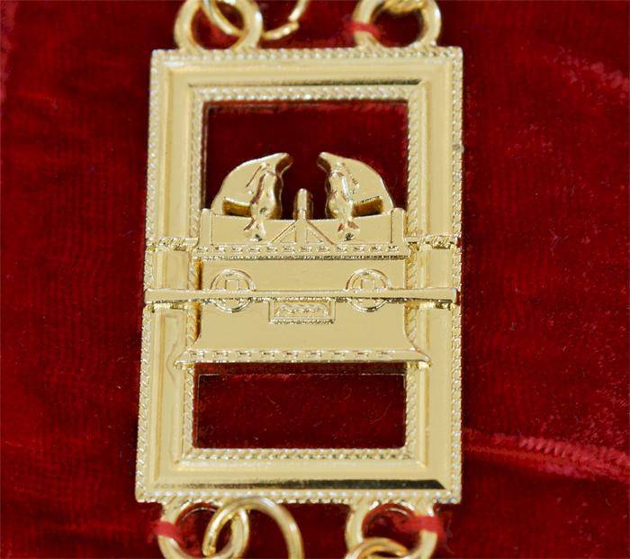 Royal Arch Chapter Chain Collar - Gold Plated on Red Velvet