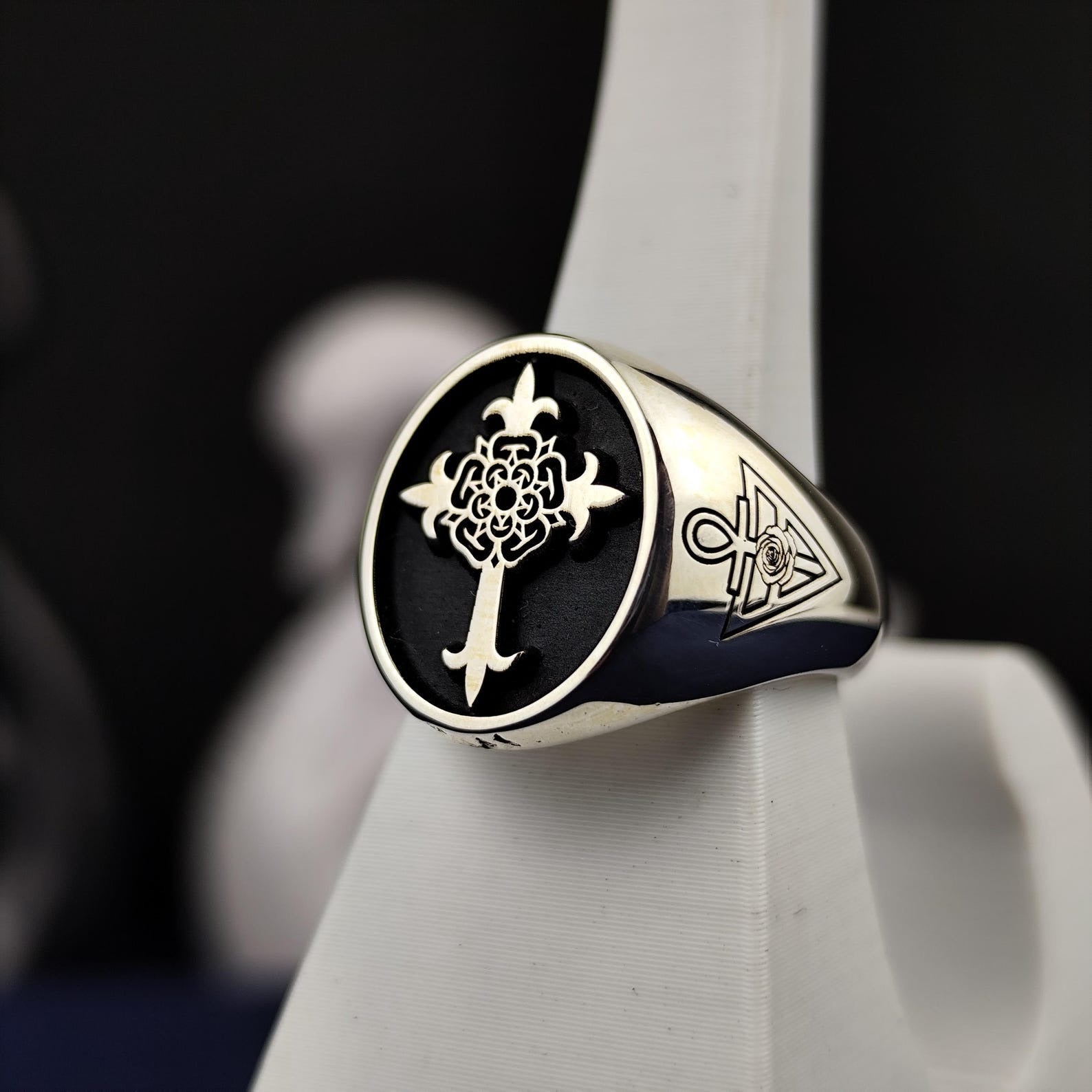 18th Degree Rose Croix Scottish Rite Ring - Cross With Blooming Rose - Bricks Masons
