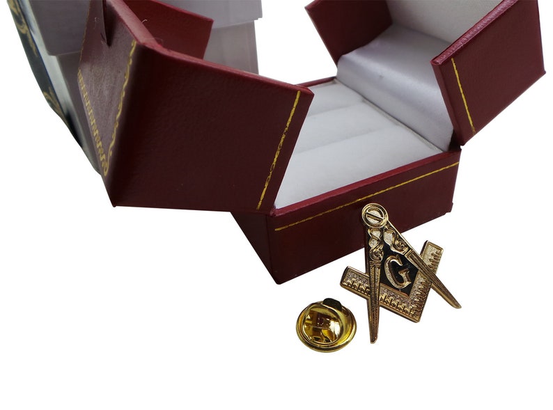 Master Mason Blue Lodge Lapel Pin - Gold 24k Clad Crest Luxury Case - Bricks Masons