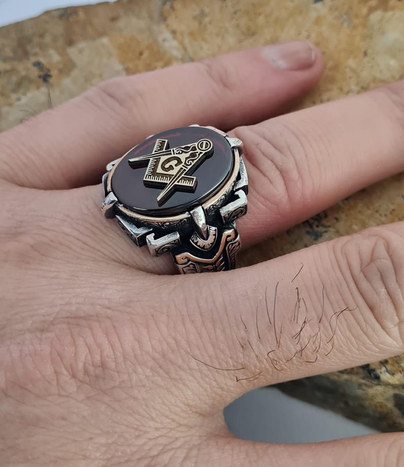 Master Mason Blue Lodge Ring - Sterling Silver Masonic Garnet Zircon - Bricks Masons