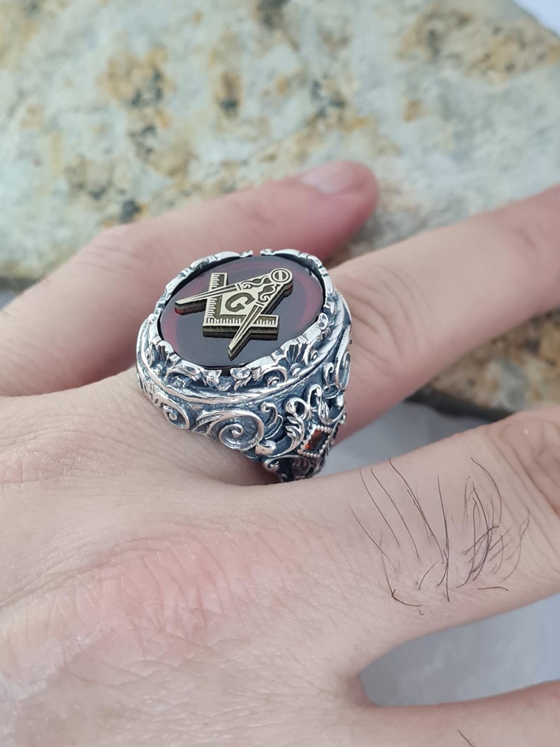 Master Mason Blue Lodge Ring - Garnet Zircon Compass & Square - Bricks Masons