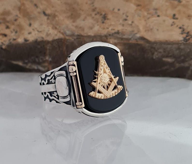 Master Mason Blue Lodge Ring - Onyx, Compass & Square Symbol - Bricks Masons