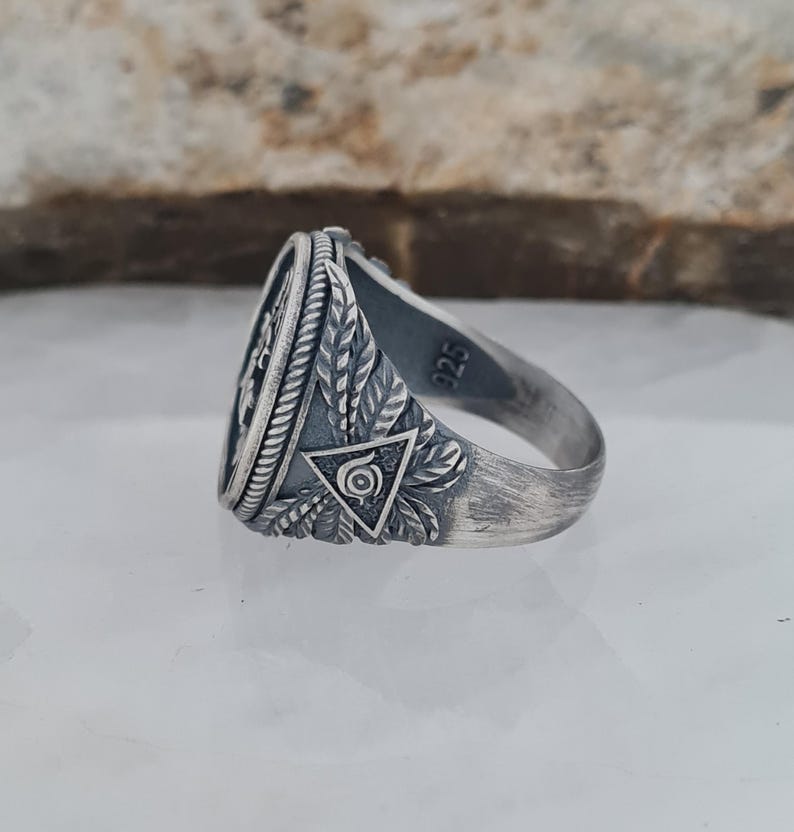 Master Mason Blue Lodge Ring - Square and Compass - Bricks Masons