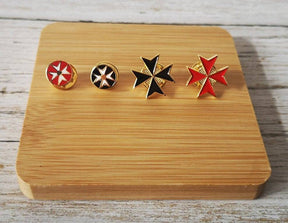 Order Of Malta Lapel Pin - Red Cross - Bricks Masons
